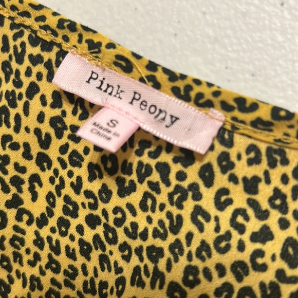 Pink peony yellow leopard print tank top with ruffled sleeves size S small - Picture 2 of 2